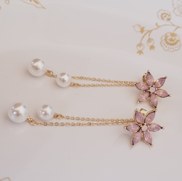 NWT-Flower Dangle Double Pearl Detachable Earrings - Picture 3 of 11
